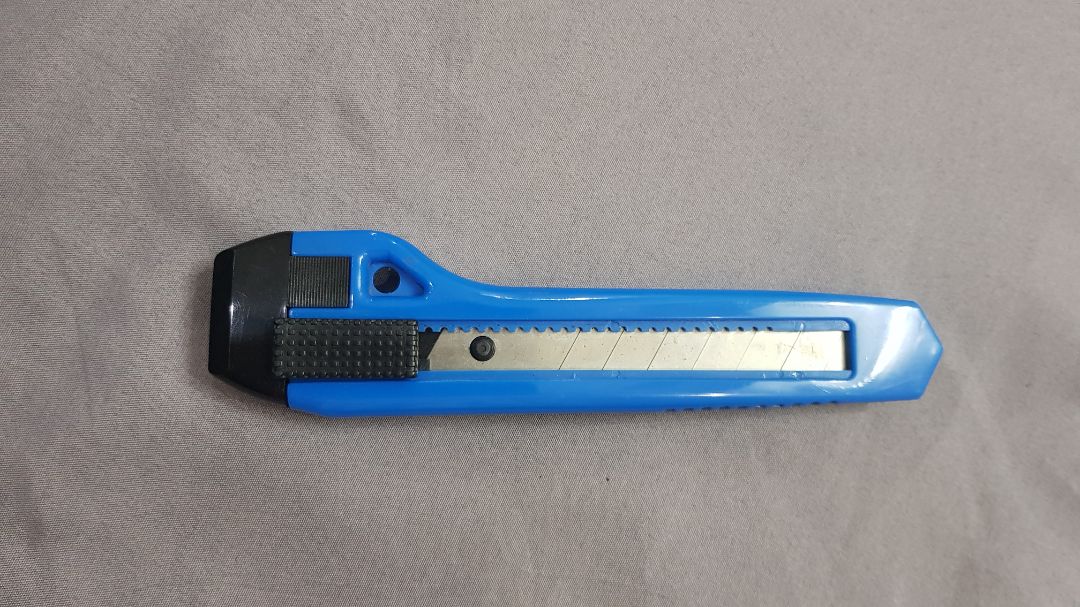 - Giao nhanh
- Lưỡi dao dày, rất bén
- Cầm chắc tay
 - Có kèm lưỡi dao thay thế bê trong dao luôn
KL: Nice !! chuẩn 5*