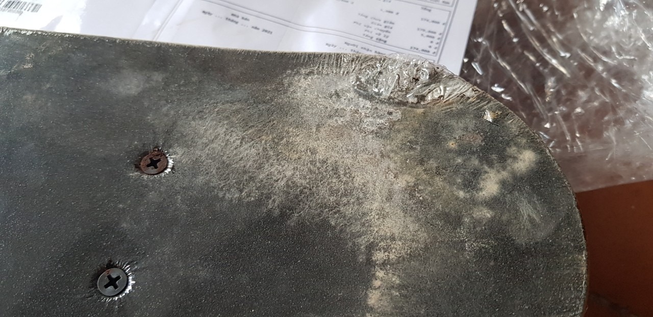 Shop Đại Nam Sport giao hàng cũ, mốc trắng.
Mặt chống nhám bị bong tróc ngay khi chạm vào.
Đang chờ Tiki xử lý đổi trả. (Nhân viên Tiki rất nhiệt tình, đánh giá cao!)