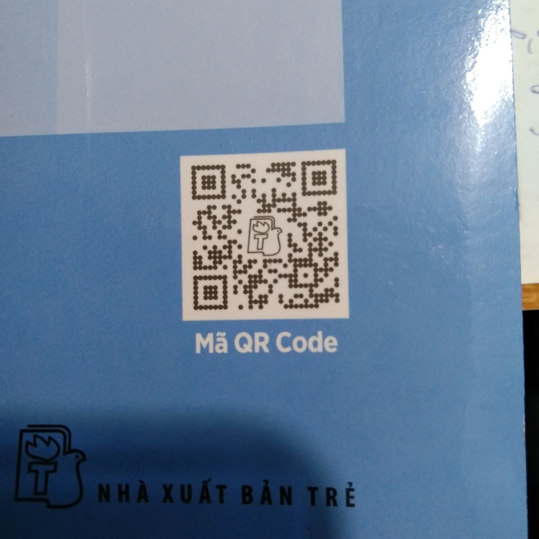 sách hơi đf góc tý,có trong bọc sách đàng hoàng nên rất thik
nội đứng rất hay nghe đọc hiểu viết
file nghe mm quét mã qr là tải đc nha
 sách đẹp hay đáng mua