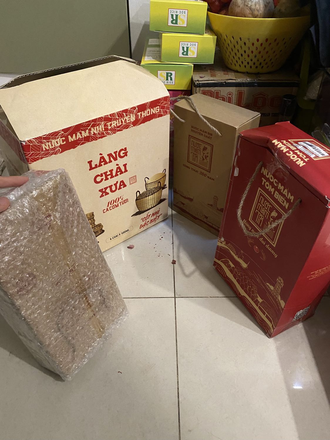 Mình đặt 2 thùng làng chài xưa nhưng tiki chỉ giao 1 thùng và mình làm việc bên bán lẫn Tiki nhưng hôm nay vẫn chưa nhận thông tin gì Mình đặt 2 thùng làng chài xưa nhưng tiki chỉ giao 1 thùng và mình làm việc bên bán lẫn Tiki nhưng hôm nay vẫn chưa nhận thông tin gì