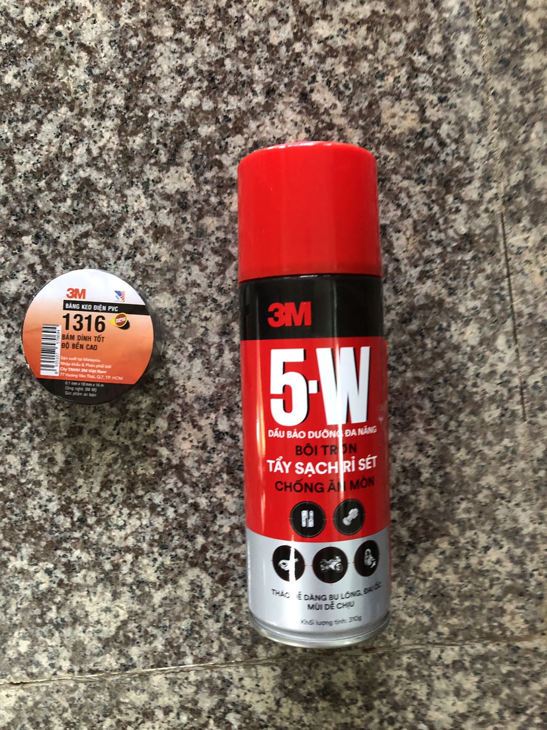 Shop Đóng gói cẩn thận. Sản phẩm chất lượng tốt, xịt thấm sâu vào các vị trí khít. Bôi trơn ngay các khớp nối, bi bạt đạn. Sau khi chùi sạch vẫn còn một lớp bám lại chống thấm nước cho bề mặt, đúng như quảng cáo. Shop Đóng gói cẩn thận. Sản phẩm chất lượng tốt, xịt thấm sâu vào các vị trí khít. Bôi trơn ngay các khớp nối, bi bạt đạn. Sau khi chùi sạch vẫn còn một lớp bám lại chống thấm nước cho bề mặt, đúng như quảng cáo.