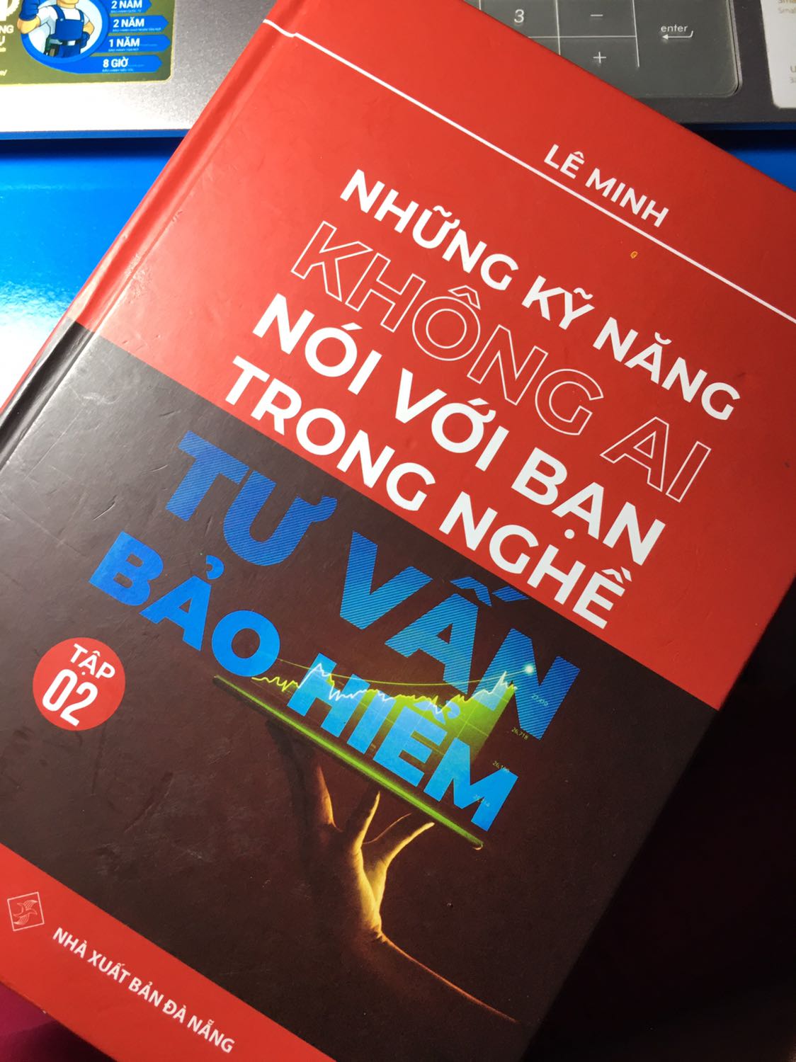 Đây là cuốn sách đáng đọc nhất trong các cuốn sách viết về bảo hiểm. Nó được viết từ việc tác giả đã thực hành, thất bại và làm lại. 
Mình rất tâm đắc và thấy rất phù hợp.
Mình đang rất cần nó. Cám ơn tác giả.