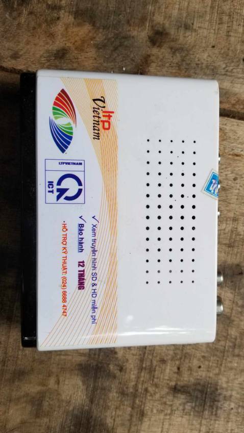 Mới mua được chưa được 1 tháng bị hư cứ rest dò kênh liên tục rồi chuyển màn hình qua màu xanh, xọc, rồi lại dò kênh rồi lại lại khỏi động lại. Nó bị khùng hay sao ấy, hàng này chắc hàng dỏm nhái chứ chính hãng nổi gì. Nhắc tin hỏi shop thì shop im luôn 8 ngày chưa trả lời. Làm ăn mất uy tín.