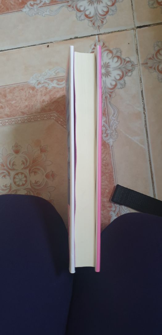 sách đẹp, tuy nhiên bị bẩn ở gáy và bị ẩm do khâu vận chuyển không được bọc nilon ở một số sản phẩm (một số thì lại bọc). Tiki nên đồng bộ việc này, nhất là mùa mưa dễ ướt. sản phẩm đang chờ đổi trả.