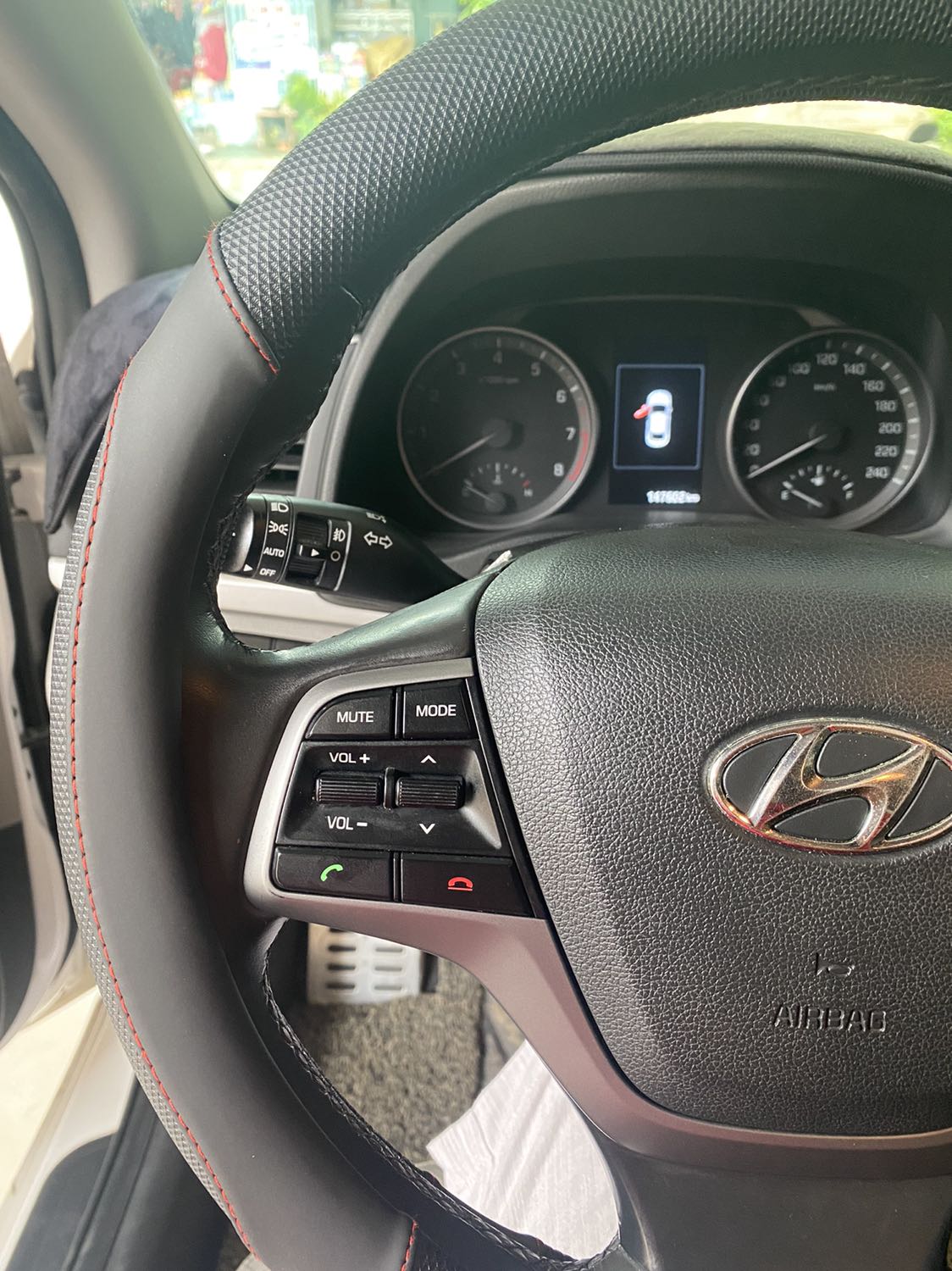 Xe mình elantra 2017 gắn vào vừa khít luôn. Ôm chặt không trơn tuột. Da đẹp đường may kỹ. Nói chung hài lòng nhất trong 3-4 cái ốp volang mình đã từng dùng trước đây.