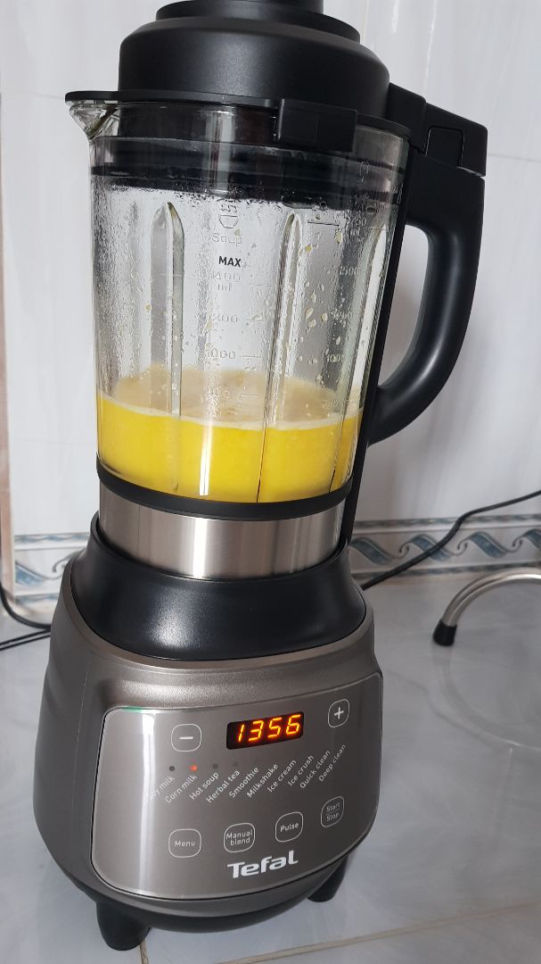 Đóng gói kĩ, có mã bảo mật nữa. Máy xay tốt, các chế độ lạnh đều ok, chế độ nóng thì mình thấy nấu sữa hạt các lại cũng khá ổn, nên cho ít nước hơn như hướng dẫn nếu ko sẽ hơi loãng, cũng co thể do mình ko dùng chính xác 100% như trong sách hd ghi, tại mình thích uống sữa sệt hơn. Nấu súp mình thấy ko ổn do mình nấu bị cháy dưới đáy do mặc định nấu 45 phút, chế độ trà thảo mộc cũng nấu 45 phút nên mình ko ưu tiên lắm do tốn điện lắm nhưng mn cứ thử xem sao. Máy khá nặng do cối thủy tinh chắc chắn, tiếng ồn cũng khá to đó do phòng mình dt nhỏ, bạn nào ở nhà to hơn chắc sẽ đơn. Nhưng dù sao cũng đáng mua nhé mn. Mình đã sử dụng hết qua các chức năng mới đánh giá để mn tham khảo nha.