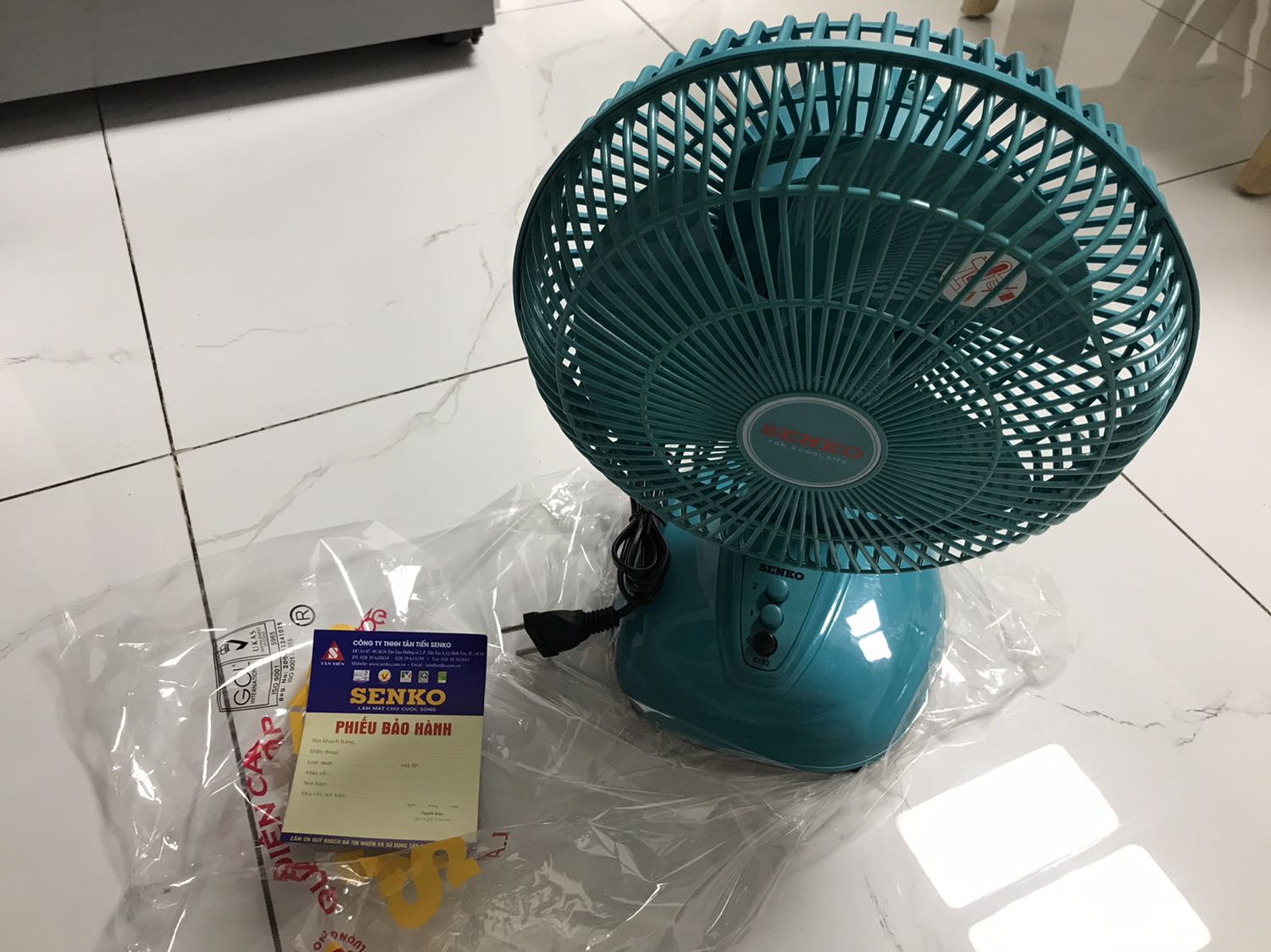 Hàng giao nhanh 2 giờ.
Đóng gói ok. Quạt chạy ổn, khá mát vì là dòng mini, mình chọn loại 3 cánh cho quạt dịu cho người già nên rất ưng, chờ thời gian để đánh giá chất lượng.