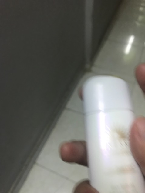 Đang dùng, nâng tông nhẹ. Sản phẩm của Anessa thì quá yên tâm. Dùng mềm mịn da mặt