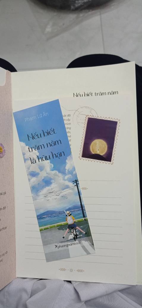 Đầu tiên về phần nhìn là t chấm 10 điểm rồi đó, không điểm gì để chê. Dù mới đọc vài chương đầu nhưng thạt sự rất chất lượng luôn, cảm giác nhìn thấy chính mình ở bên trong đó v. Tiki giao rất nhanh, nch là rất ưng