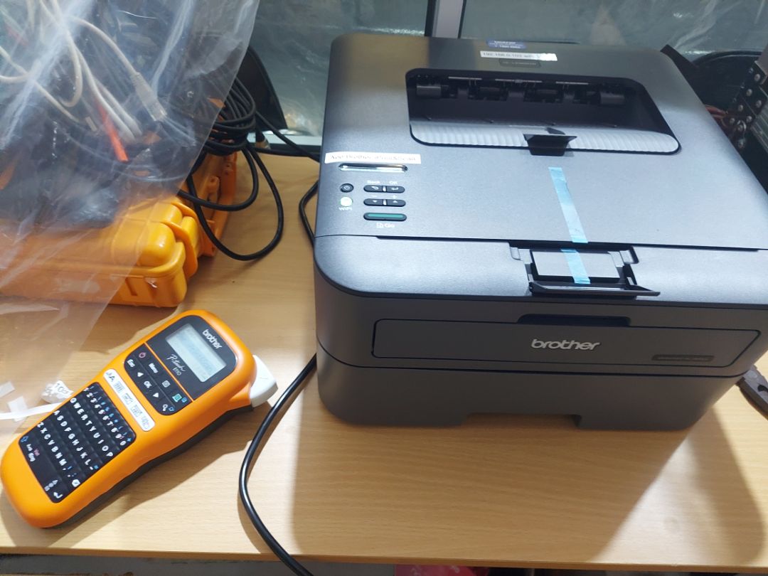 Máy mới nhận thấy ổn, có cái bộ nhớ tạm hởi nhỏ nên thử in file hình trắng đen máy báo hết bộ nhớ. Tiki giao hàng cũng nhanh