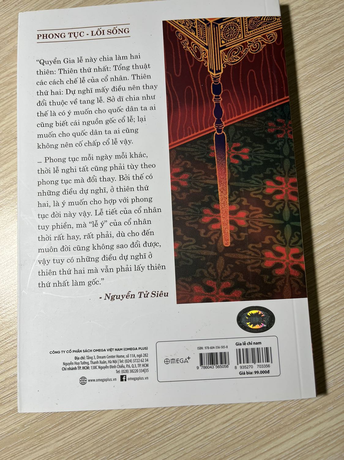 Cuốn sách đầu tiên mình mua trong tủ sách Đời người mới của Omega. Sách có ghi chi tiết về Tang lễ, Thọ Lễ, Khấn giỗ từ xưa, cũng như ý kiến của tác giả về những phong tục cần thay đổi.