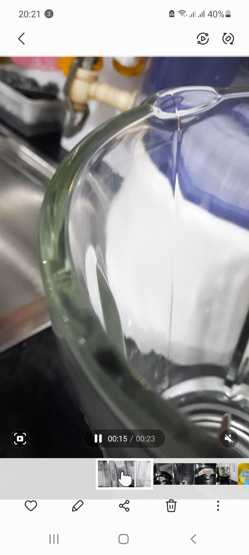 Không hài lòng về sản phẩm: nhựa trong cối bị xù lên trông kém chất lượng, cốc thủy tinh dày cộm, thủy tinh đục, nhãn trên các cối bị lệch (giao hàng thì rất nhanh, đóng gói cản thận)