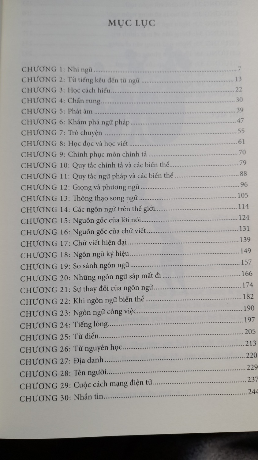 Dạo này Tiki ship hàng như tên lửa, đặt tối hôm trước 10h sáng hôm sau đã nhận được sách. Thích tìm hiểu về ngôn ngữ nên mình đã canh cuốn này từ hôm mới phát hành, thấy sale 35% nên vợt luôn, áp thêm mã giảm giá nữa giảm được hơn 50%. 
Sách rất phù hợp cho bạn nào muốn tìm hiểu thêm về ngôn ngữ, rất nhiều thông tin hữu ích, thú vị, cách viết/ dịch không hề khô khan mà khá dễ hiểu, lại còn có chút hài hước nữa.