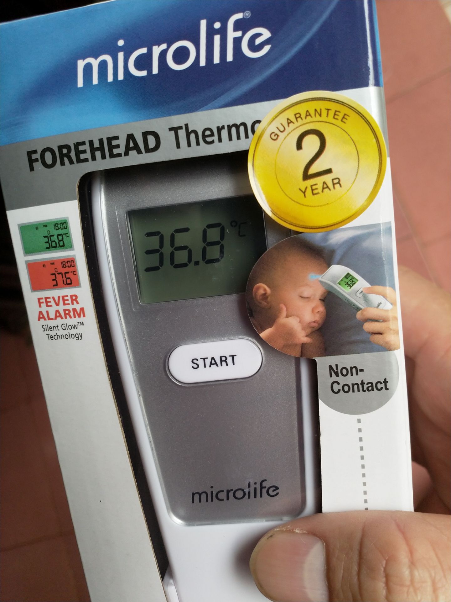 1.hộp bị cấn rách
2. phiếu bảo hành trống 1.hộp bị cấn rách
2. phiếu bảo hành trống