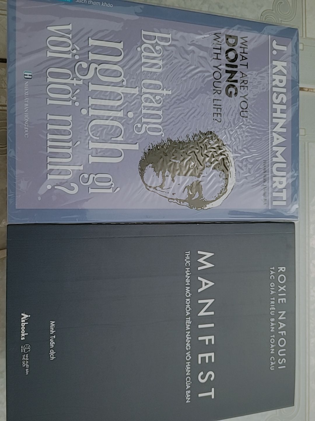 Tiki giao hàng siêu nhanh, sách mới, thơm, chữ in rõ ràng. chưa đọc nên chưa review được nội dung. shipper dễ thương.