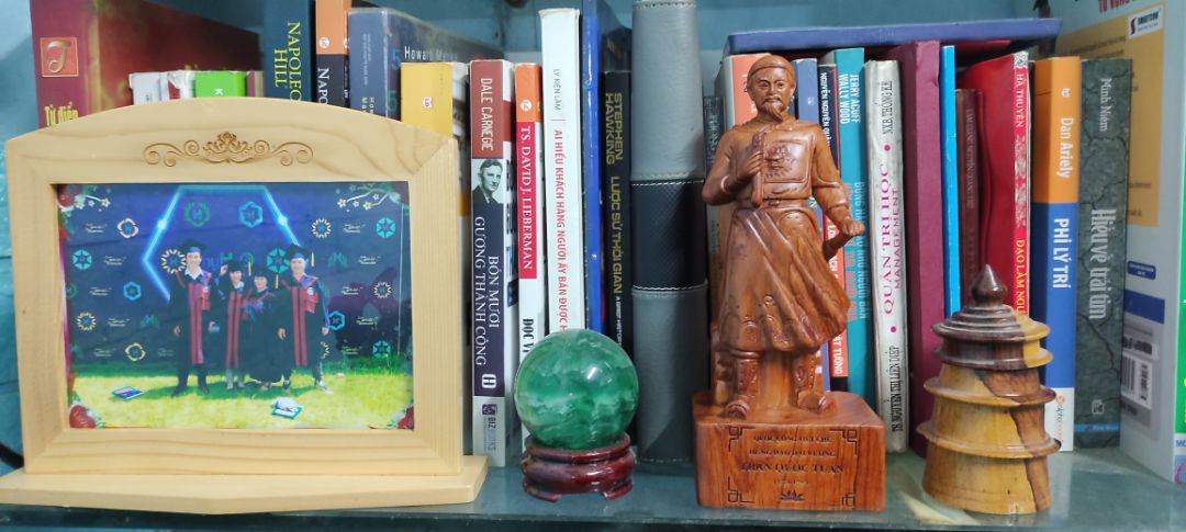 Đọc và tìm hiểu lịch sử Việt Nam đã lâu, mình rất thích vị tướng bất bại này, trung, dũng, trí đều có. Cám ơn shop đã làm ra tượng gỗ này, tượng rất đẹp, thơm, đóng gói cẩn thận, giao hàng trước hẹn.