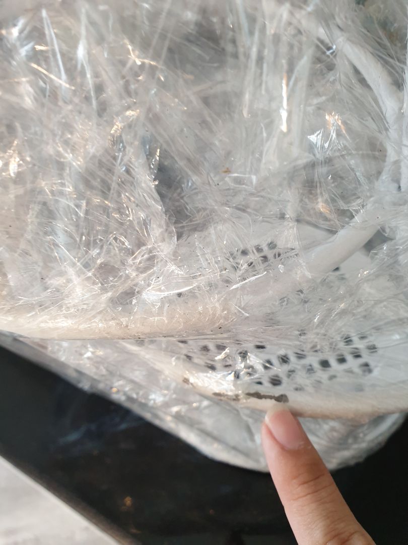 giao sai màu , hàng bị trầy xước và rỉ sét. bán hàng không có tâm. quá tệ.tiki vui lòng xem lại.