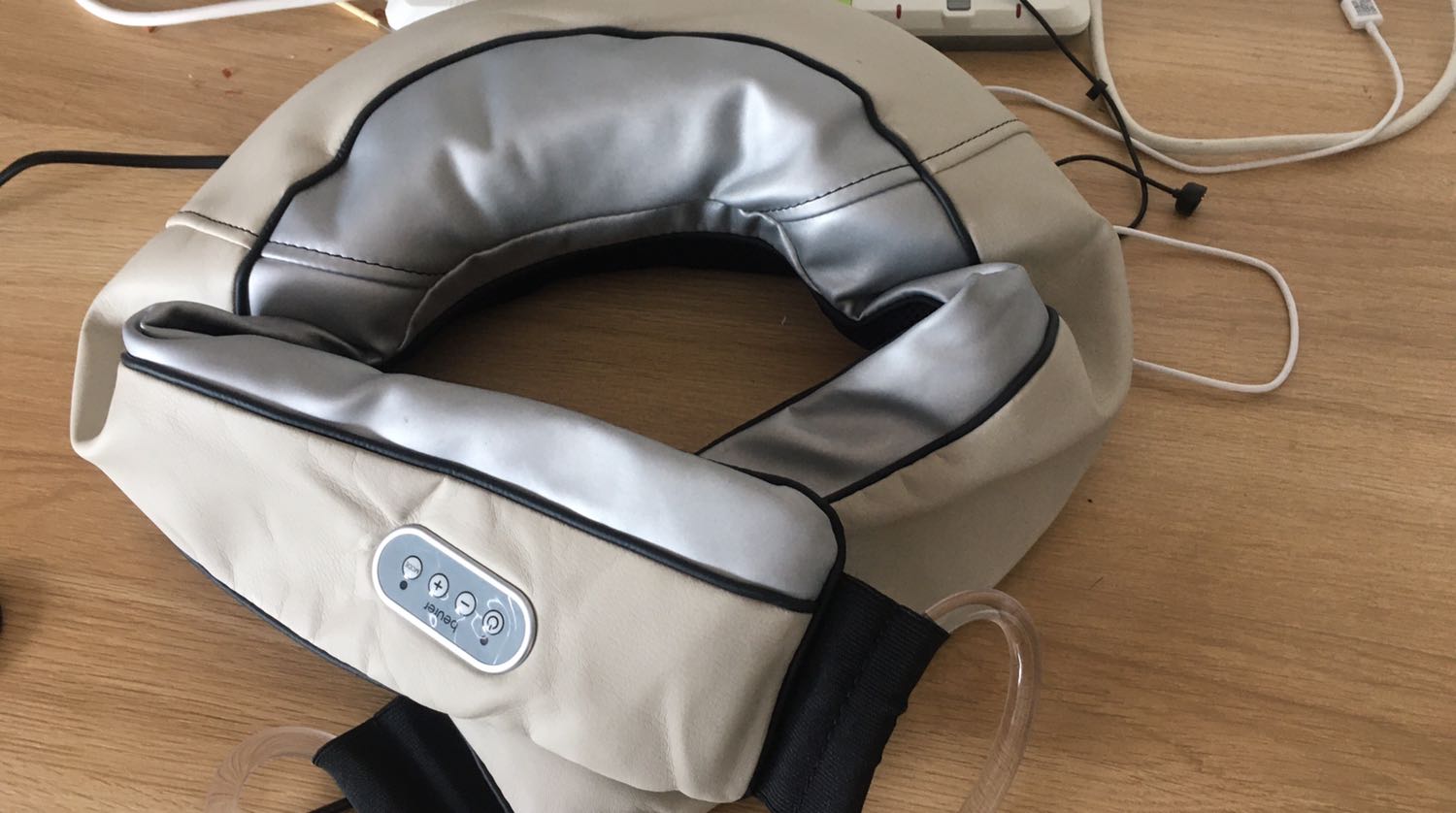 Máy theo kiểu đấm đập, không phải dạng xoa ấn huyệt. Dùng 15 phút thì tự ngắt. Sau 2 tháng mua thì nút bấm rất khó bấm, không nhạy nữa