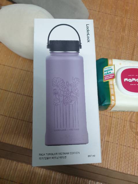 Giao nhanh kinh khủng. Đóng gói cẩn thận, tốt, bình đẹp chắc chắn dã man, có cao su dưới đây chống trượt. Cơ mà bình sịn mà cho cái ống hút hàng mã quá. Thanks tiki