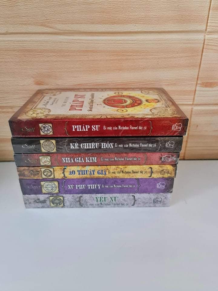 mua vì cả bộ bìa quá đẹp, thiết kế như sách cổ. mua giá sale nhưng không rẻ lắm. nói chung hài lòng