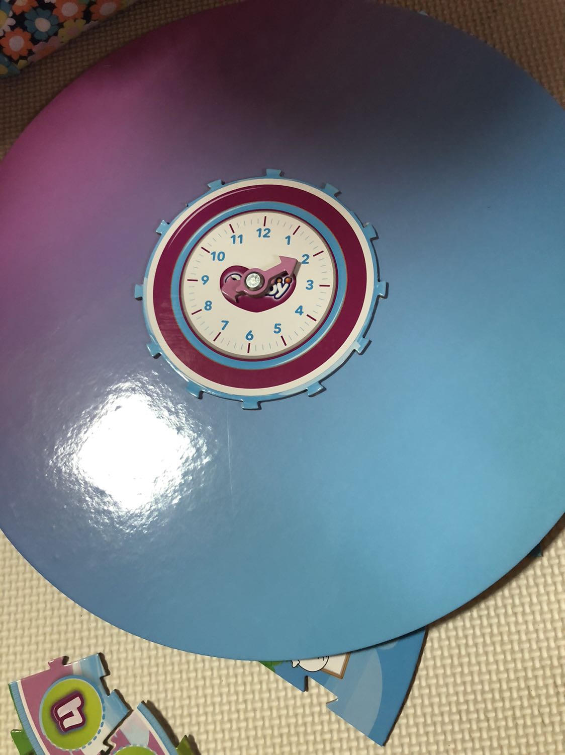 Giao hàng nhanh hơn thời gian dự kiến tận 2 ngày luôn. 
Đầy đủ quà tặng kèm, bọc hàng cẩn thận.
4 bịch thì 2 bịch sx tháng 10 2 bịch tháng 11.
Mình mua là 54+4 là 58 miếng luôn.