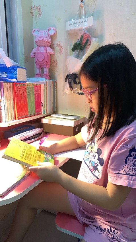 Sách hay, đóng gói cẩn thận. Mình mua combo 2 cuốn tặng con gái. Con đã rất thích thú khi đọc sách!