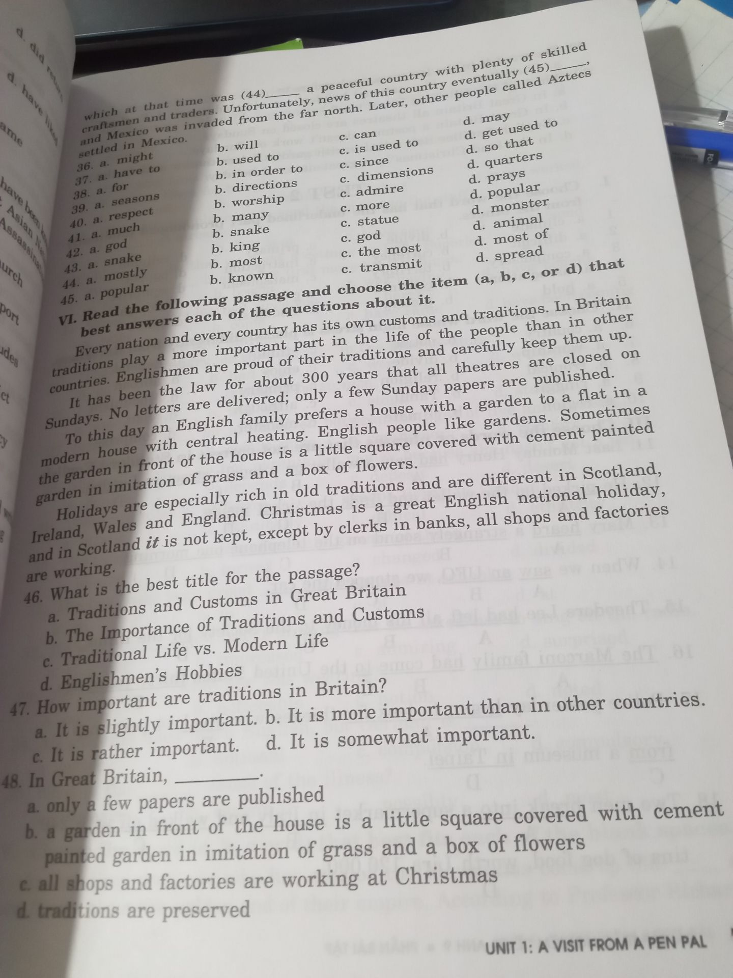 Mình rất hài lòng. Mình nghĩ là các bạn nhất định phải mua quyển này nha, rất tốt và nó khá dày (dày hơn quyển bài tập TA mình mua) nên nó có nhiều bài tập hơn để các bạn làm. rất tốt. Quyển này còn có 1 quyển bài tập TA nữa cùng tác giả nhưng mình ko mua quyển đó mà mua quyển của Mai Lan Hương- Hà Thanh Uyên, bởi vì  quyển mới này được soạn theo sách TA mới mà tụi mình đang học ở trường. Chốt lại là các bạn nên mua quyển bài tập trắc nghiệm này còn chọn quyển bài tập nào thì đó là tùy bạn. Cảm ơn các bạn đã đọc ?