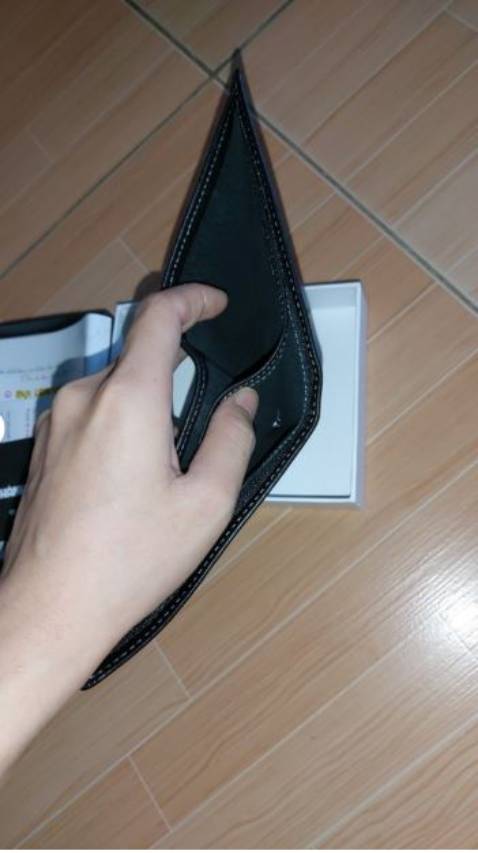 Ví nhìn rất đẹp. Có hộp đựng thanh lịch. có the Bảo hành 12 tháng nữa. Đóng gói rất cẩn thận. giao hàng nhanh TKs Shop