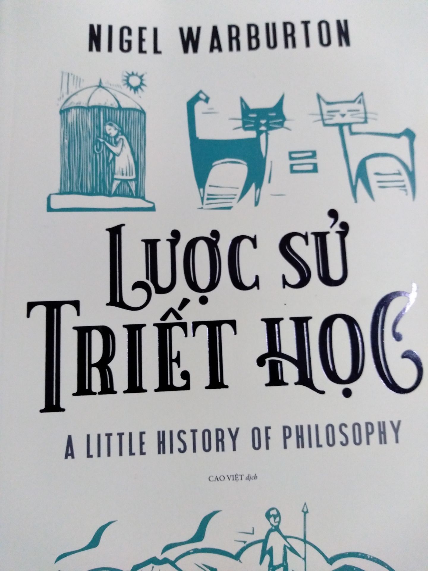 Về hình thức: Sách đẹp, mới, sạch sẽ, chữ in rõ nét, dễ nhìn. Hình minh họa đẹp mắt, sinh động, đáng yêu, phản ánh được nội dung từng chương. Giá phải chăng, khi mình mua giảm 35%, còn khoảng 95K.
Về nội dung: Sách gồm 40 chương, mỗi chương trình bày khái lược những nét chính yếu trong tư tưởng của 1 hoặc một vài triết gia nổi tiếng. Thứ tự xuất hiện của các triết gia theo trình tự thời gian. Nội dung cơ bản, dễ hiểu, ngắn gọn, phù hợp với người mới bắt đầu tìm hiểu về triết học hoặc độc giả tầm trung đã học mà đang cần tổng hợp lại kiến thức. Bản dịch tốt, trơn tru, mượt mà, sử dụng chính xác thuật ngữ chuyên ngành, và có các chú thích hữu ích.
Cảm ơn tác giả, dịch giả, BBT và NXB!
Mình mua sách vào dịp Tết nên giao hàng nhanh, đặt hôm trước, trưa hôm sau nhận luôn. Về hình thức: Sách đẹp, mới, sạch sẽ, chữ in rõ nét, dễ nhìn. Hình minh họa đẹp mắt, sinh động, đáng yêu, phản ánh được nội dung từng chương. Giá phải chăng, khi mình mua giảm 35%, còn khoảng 95K.
Về nội dung: Sách gồm 40 chương, mỗi chương trình bày khái lược những nét chính yếu trong tư tưởng của 1 hoặc một vài triết gia nổi tiếng. Thứ tự xuất hiện của các triết gia theo trình tự thời gian. Nội dung cơ bản, dễ hiểu, ngắn gọn, phù hợp với người mới bắt đầu tìm hiểu về triết học hoặc độc giả tầm trung đã học mà đang cần tổng hợp lại kiến thức. Bản dịch tốt, trơn tru, mượt mà, sử dụng chính xác thuật ngữ chuyên ngành, và có các chú thích hữu ích.
Cảm ơn tác giả, dịch giả, BBT và NXB!
Mình mua sách vào dịp Tết nên giao hàng nhanh, đặt hôm trước, trưa hôm sau nhận luôn.