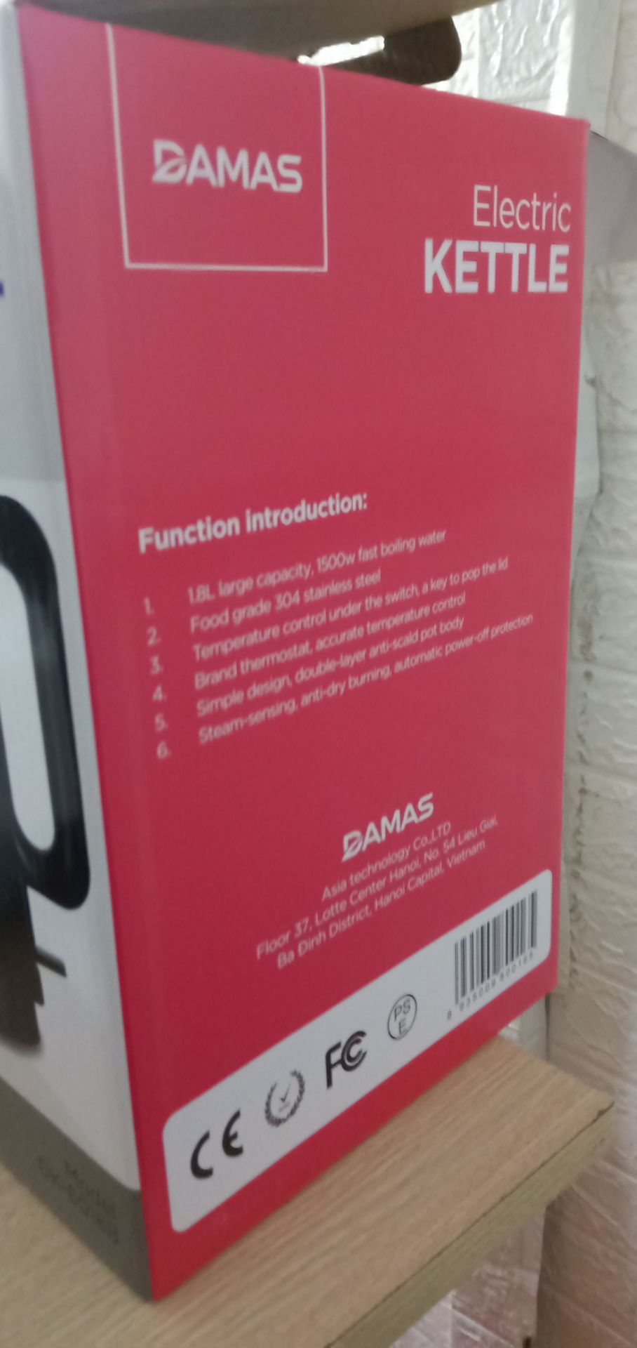 Hàng đắt tiền nên khi mua cũng đắn đo, nhận hàng về rồi mới thấy nó đáng cái đồng tiền 👍 Con này còn đẹp hơn mấy con của locknlock. Inox chuẩn 304 sáng loáng rất đẹp và sạch. Miệng rót của ấm thiết kế rất mượt và tinh xảo, còn có miếng lọc trước miệng ấm nữa. Về màu đen này là đen nhám nha mọi người, sờ rất sướng tay và sang, nói chung là mùi tiền. Một con sản phẩm khá đáng mua trong tầm phân khúc cao nhé mng 👍 Shop bảo hành 12 tháng nên khá là ok luôn
Mình trải nghiệm một thời gian thấy rất đáng đồng tiền hạt gạo luôn ý