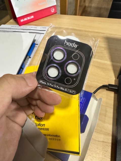 Thấy phần seal phía dứoi có vẻ giống bốc ra rồi