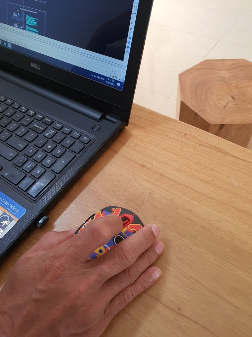 mình mua 2 con về dùng 1 con dùng bình thường, một con thì nút lăn ở giữa không cuộn lên xuống được thì nguyên nhân sao vậy shop? gửi bảo hành ở đâu vậy shop? mình ở Buôn Ma Thuột, đak lak