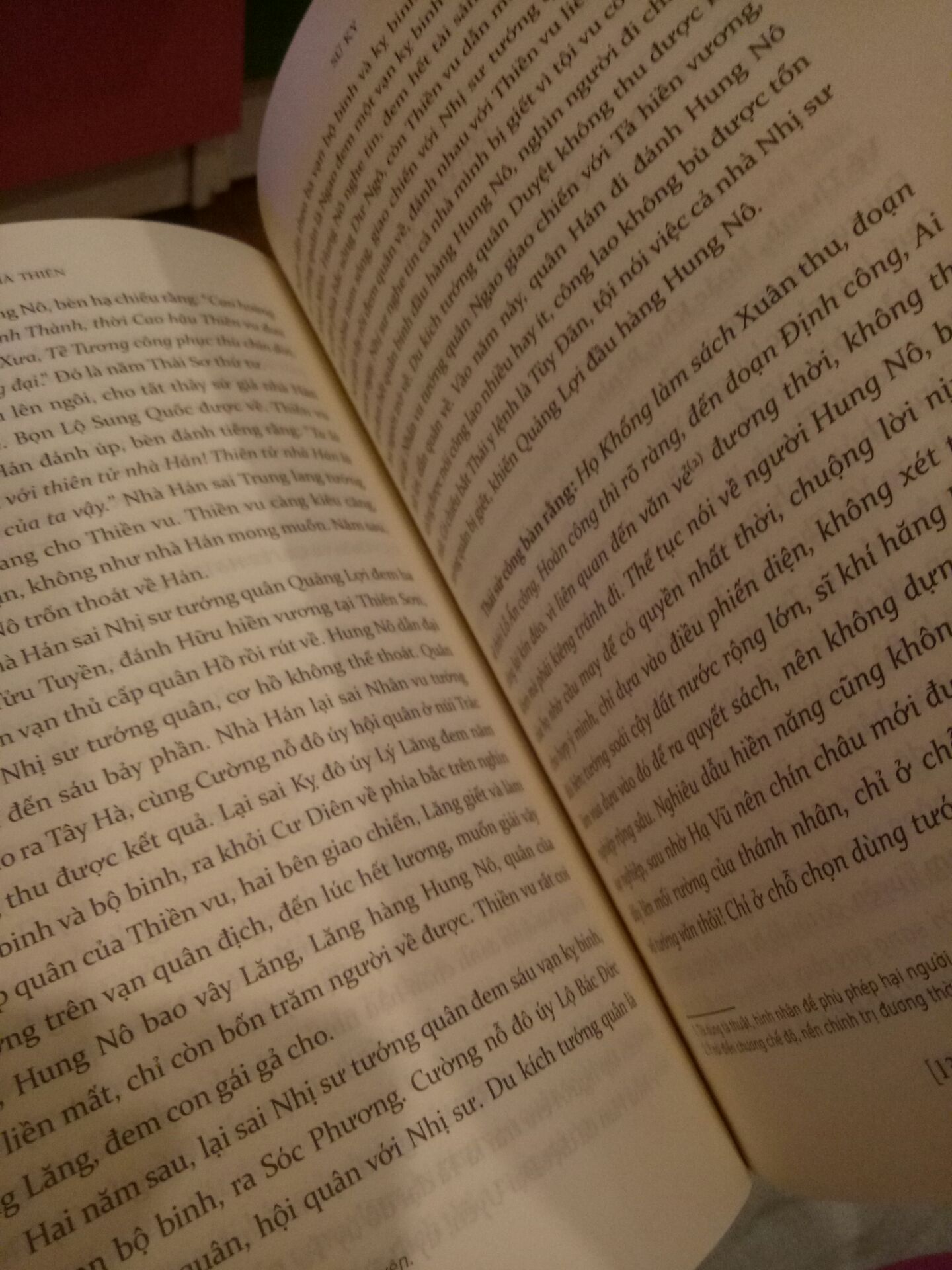 sách siêu đẹp, tiki đóng gói khá cẩn thận, chất lượng sản phẩm Ok ? sách mới, bìa và giấy đều đẹp, nghe mọi người nói quyển Hạ và Thượng hay lắm, mình vx chưa đọc hết, chỉ review hình thức bên ngoài thôi :>> (siêu yêu sách của Nhã Nam)  ❤????