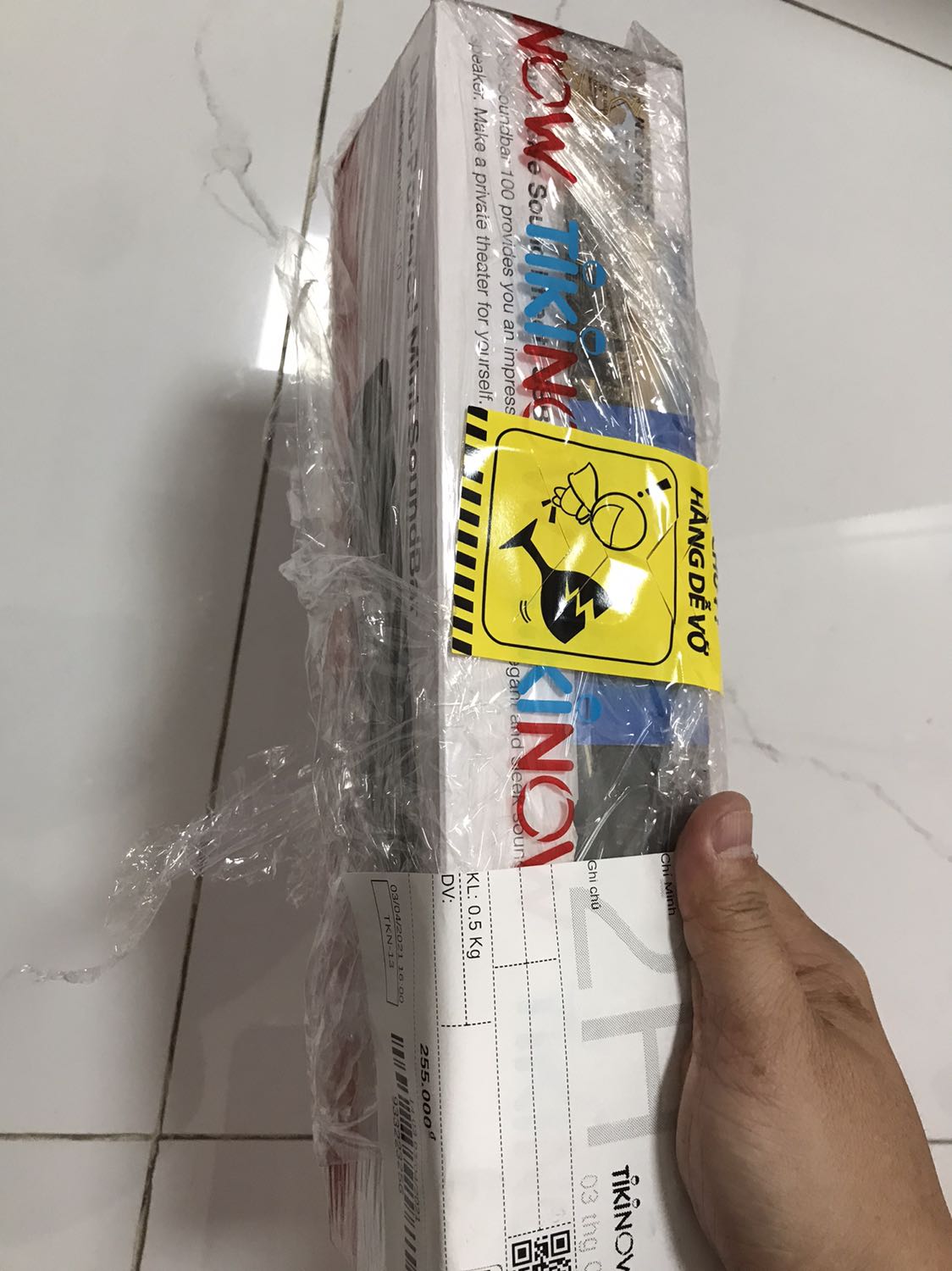 Tiki giao hàng nhanh, đóng gói ok.
Loa có âm thanh ổn trong tầm giá, nghe nhạc xem phim ăn đứt con loa zin của laptop.
Nên chỉnh âm thanh tầm 90% trở lại thì tốt nhất, khi vặn max thì bắt đầu rè.