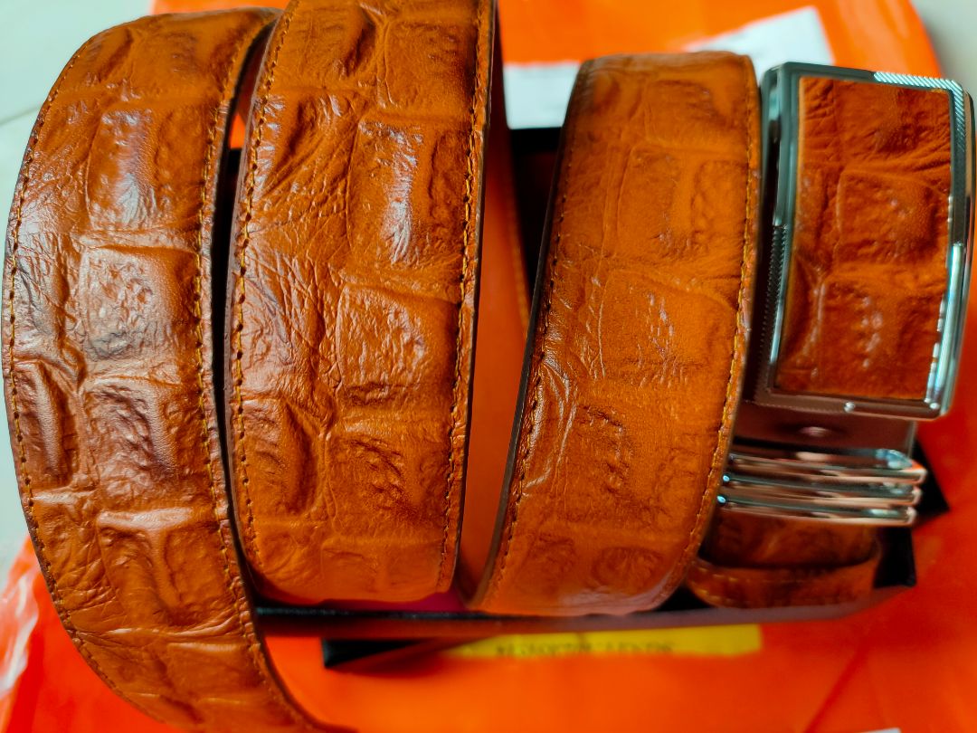 Thắt lưng mềm mại... da thật nên rất tốt... Huy Hoàng là thương hiệu uy tín lâu năm và là Hàng Việt Nam chất lượng cao nên yên tâm