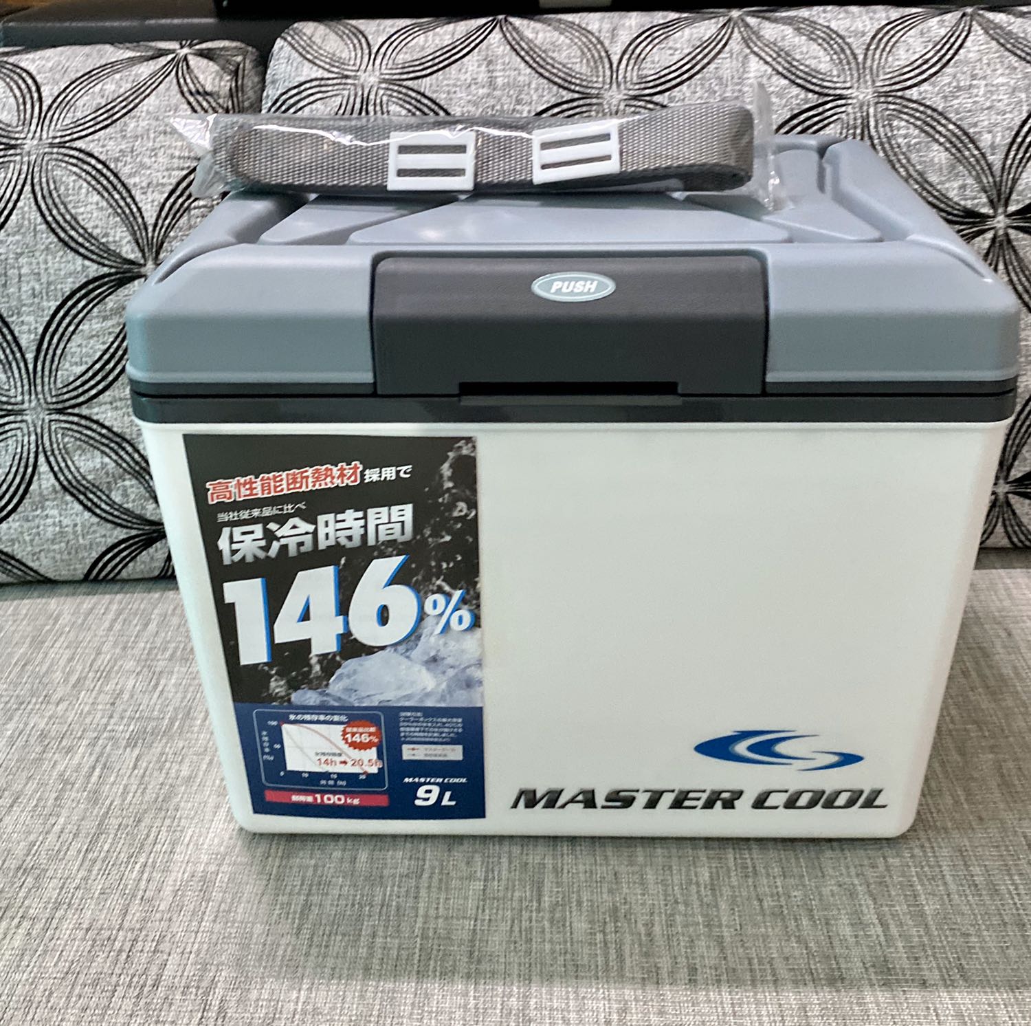 Thùng gọn đẹp luôn, chắc chắn, nhẹ nữa, chưa sdung nên không biết tốt không, nhưng mẫu mã đẹp, chất liệu tốt