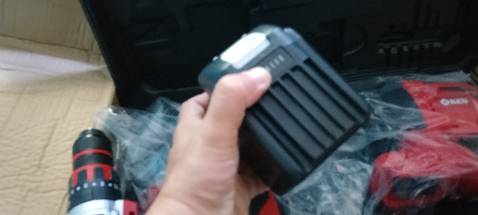 Điểm +: Máy khá mạnh, combo đủ sử dụng cơ bản khoan, cắt, khoan đục bê tong ở mức độ vừa phải, pin dung lượng cao
Điểm -: Hộp đựng không phải là hộp đựng chuyên dụng nên sử dụng hơi bất tiện, chất lượng vỏ hộp không tốt lắm, máy khá (+) nóng khi sử dụng.