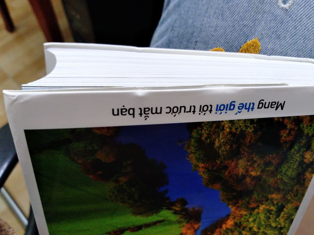 sách móp ở 4 đầu và 1 vài chỗ và nhiều vết xước nhỏ hằn ngoài bìa sách nội dung bên trong thì không sao sách ảnh nét và đẹp lắm nhiều thông tin hữu ích nhưng bạn mình khó tính không ưng quả bìa nên mong được đổi hàng