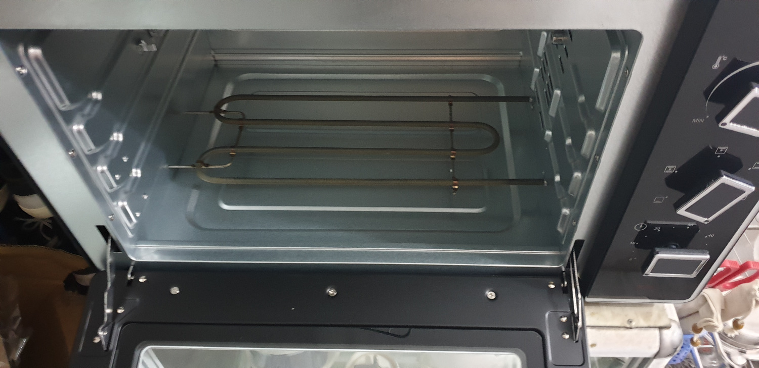 - Thái độ nhân viên giao hàng rất khó chịu, bảo chuyển lên nhà để kiểm tra sản phẩm xem có thiếu đồ ko nhưng bắt khách hàng xuống dứoi thanh toán và tự bê lên.
- Mở sản phẩm ra thì thiếu khay hứng - đã liên hệ với hỗ trợ nhưng chưa thấy báo sẽ chuyển lại đồ thiếu cho khách hàng.