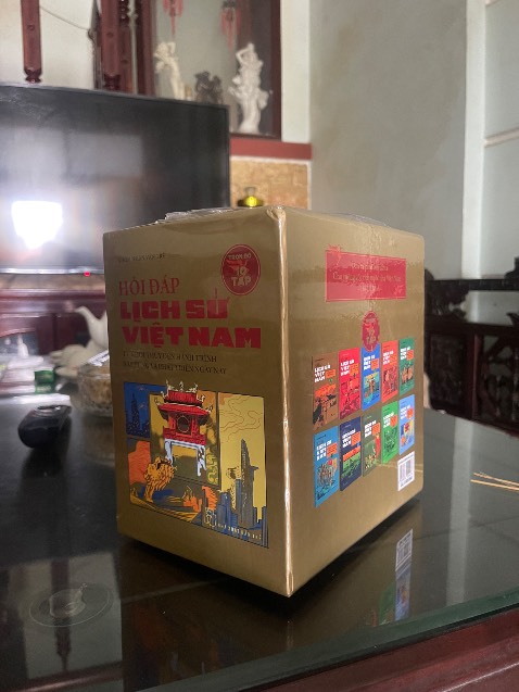 Tiki có chính sách đổi trả rất tốt, sau khi phản hồi mình đã nhận lại bộ sách mới đẹp. Về nội dung thì miễn bàn, gói gọn lịch sử đất nước dưới dạng các câu hỏi, dễ đọc dễ tra cứu, tài liệu tham khảo phong phú