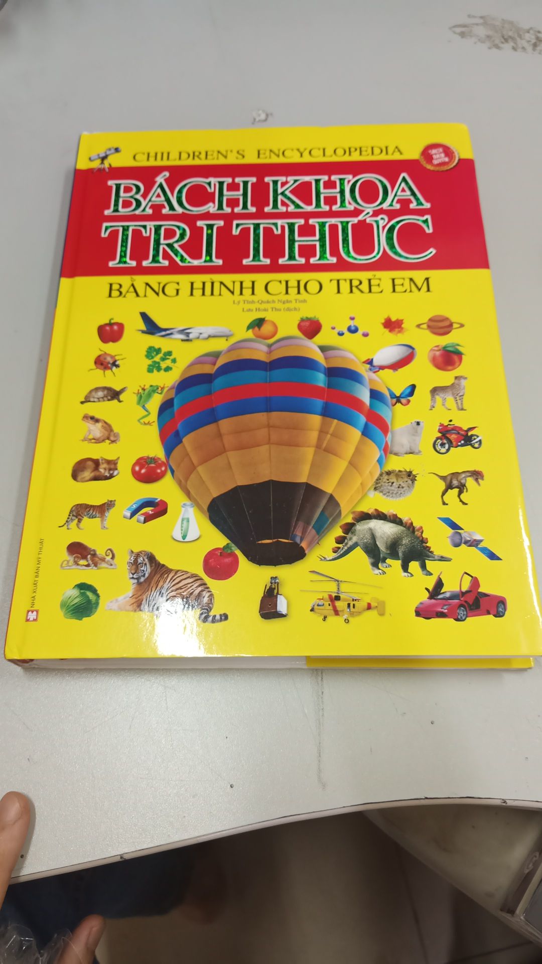 Giao hàng nhanh, sách in đẹp, rõ ràng. Nội dung phong phú, nhiều chủ đề bổ ích cho trẻ.