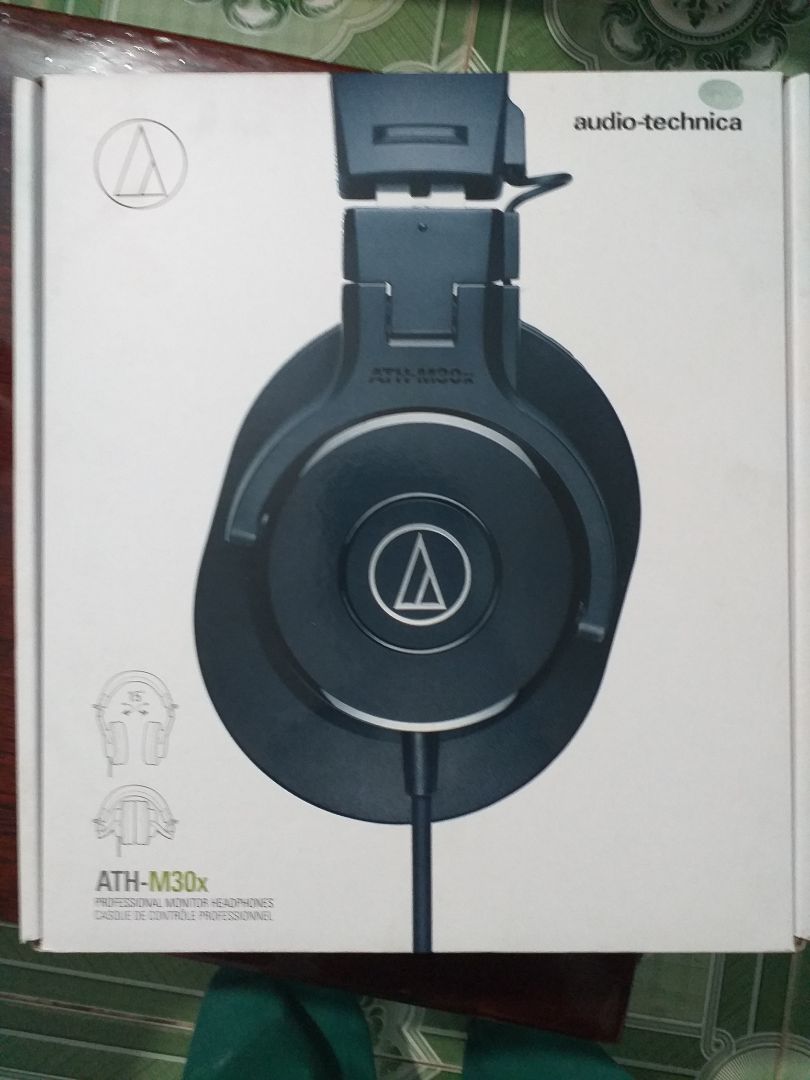 Đóng gói kỹ lưỡng, giao hàng đúng thời gian, hàng hóa đủ linh kiện, tai nghe chất âm hay, tiếng ca sĩ nghe rõ ràng, cách âm tốt, cảm giác đeo dễ chịu, đeo lâu hơi nóng tai tí xíu. Độ bền thì để xài một thời gian mới biết.