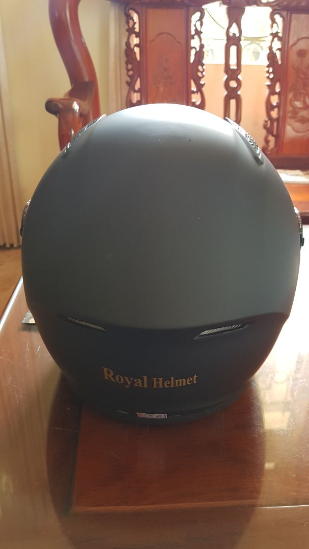 hàng được tiki đóng gói cẩn thận. giao hàng nhanh chóng. sản phẩm phù hợp với mong đợi của mình. thiết kế sản phẩm thông minh, nhiều lỗ thông gió ( 2 trên đỉnh đầu và 2 sau gáy. đặc biệt 2 lỗ trên đỉnh được thiết kế khe mở nhỏ hút gió khi di chuyển rất thông minh) sản phẩm đem lại cảm giác an toàn chất lượng tốt. các tấm lót bên trong êm ái, dễ chịu khi sử dụng. hoàn toàn phù hợp với mong đợi của mình.