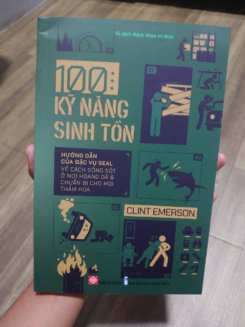 Sách rất mới. Nội dung câu từ đọc rất dễ hiểu, có các hình minh hoạ kể cả con nít đọc cũng bổ ích luôn. Tuy giờ có thể search vài phút là ra các cách sinh tồn, ứng phó với các tình huống nguy hiểm nhưng đọc sách nó dễ nhớ lâu hơn ấn tượng hơn. Mình ở đồng nai 9h tối nay đặt, 9h sáng mai có sách! Giao hàng siêu siêu nhanh. 10đ