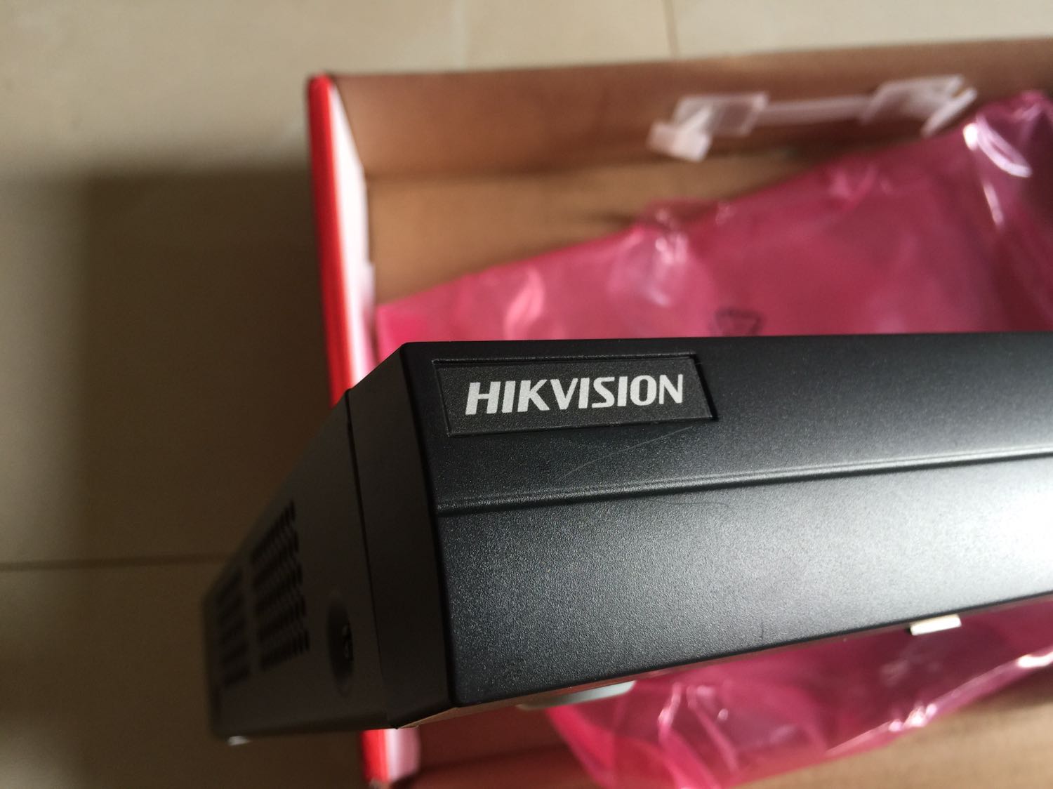 ?Đã chạy 1 tuần chưa thấy vấn đề gì. Hàng chính hãng, nói chung tạm ổn, bền chờ thời gian. 
Hàng đóng gói OK nhưng sản phẩm bị trầy xước, ốc vít bị tuột 1 vị trí, như kiểu đã qua sử dụng. Nên đánh giá 4* để lần sau cải tiến hơn
?Về giao hàng của Tiki thấy quá chậm so với các trang điện tử khác. Giao hàng tiêu chuẩn mà phải mất tới 1 tuần :))