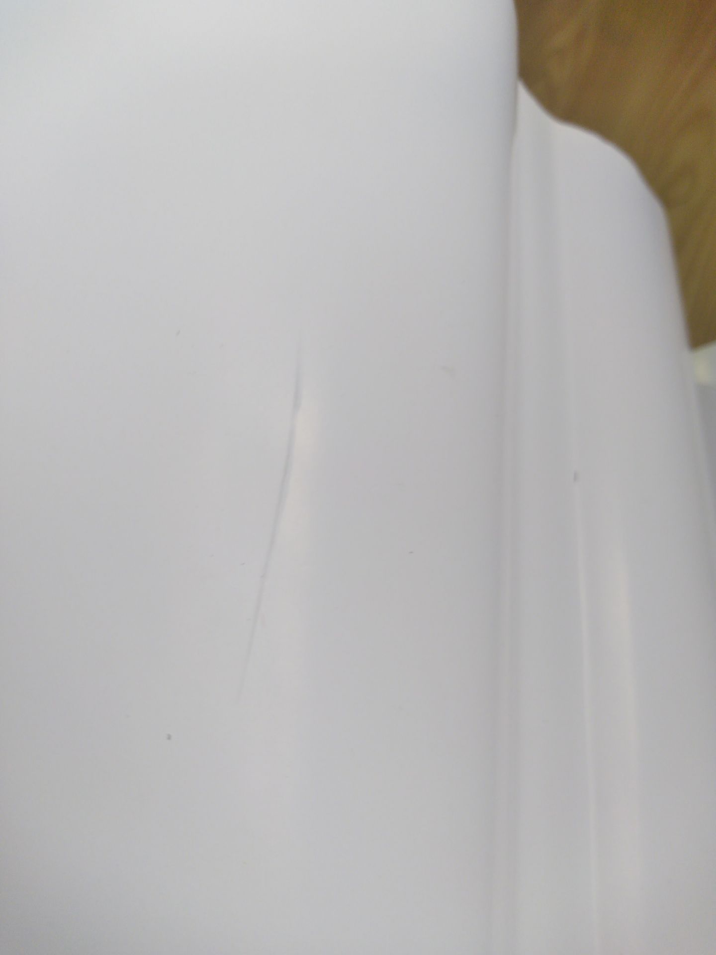 sách giao tới nhanh nhưng mà lỗi khá nhiều, từ bìa thì bị rạch một đường gần rách, gáy thì bẩn. Giấy bên trong còn nguyên vẹn. Nhìn chung khá mới nhưng cũng không hài lòng lắm