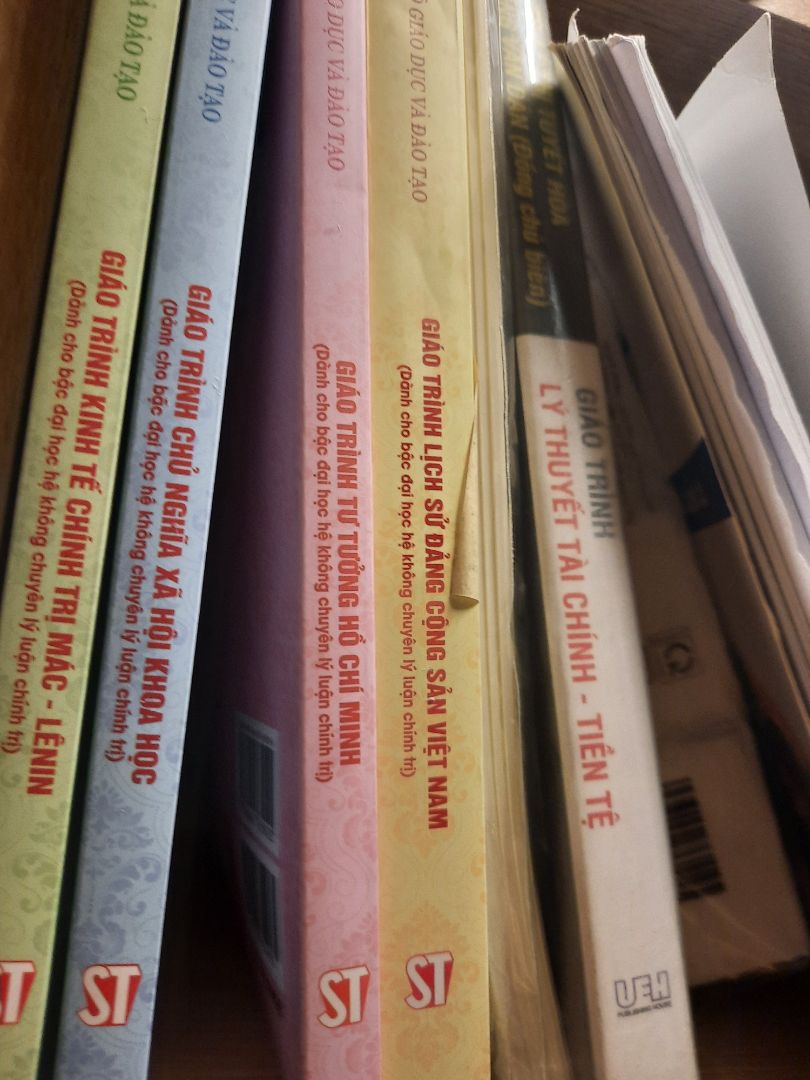 giao hàng nhanh, sách ổn, ko bị hỏng hóc