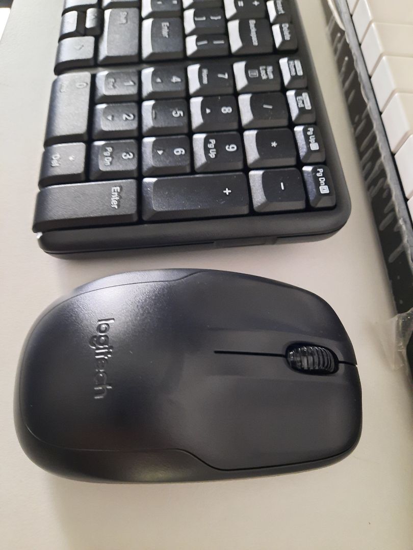 hàng ok, phím bấm ổn, có cái là phần gờ ra bên trái làm cho tay bấm bị nhầm sang phím khác khi đánh ko nhìn phím hoặc chưa quen bố cục mới. viền "tàng hình" cảm giác nhìn thích.