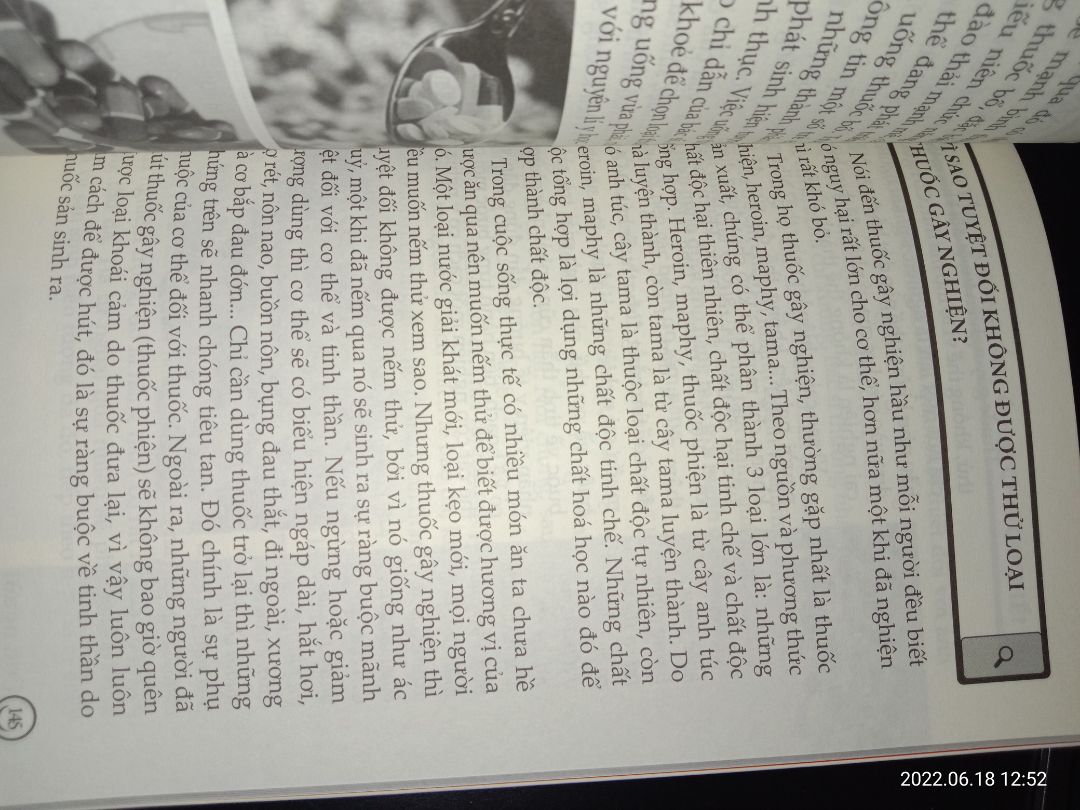 Sản phẩm đẹp, giao nhanh 2 ngày là nhận được, nội dung phong phú đặc sắc, rất gần gũi với cuộc sống nhưng nhiều lúc ta chẳng hề để ý đến. Nhờ sách mà tôi cảm thấy cuộc sống quanh mình thật một li từng tí. Sách giải thích rất kỹ lưỡng. Rất đáng để đọc .

Nói về phần shipper thì cũng khá tốt, có cái là không có tiền lẻ để thối. Để không lãng phí thời gian của shipper nên mình cho chú giữ luôn tiền thừa.