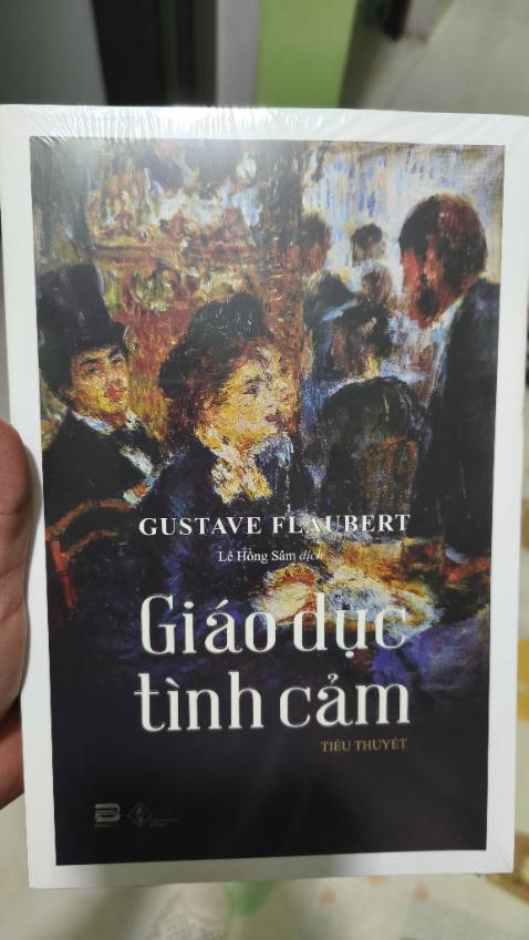 Sách mới tinh, rất tốt. Dịch giả uy tín quá nên mình ưng mua luôn không đắn đo, haiz một cái là sách hay thì thường lại ế, đời là thế đấy.
